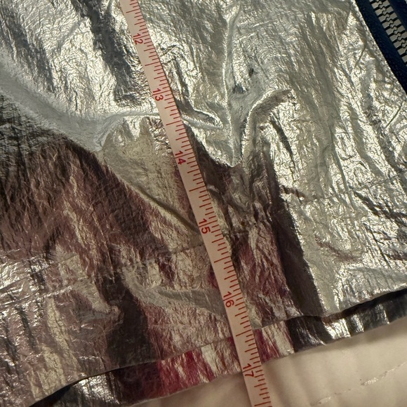 Tommy Hilfiger Kids Metallic Silver Logo Windbreaker Jacket – Size Medium (8/10) - Picture 4 of 7